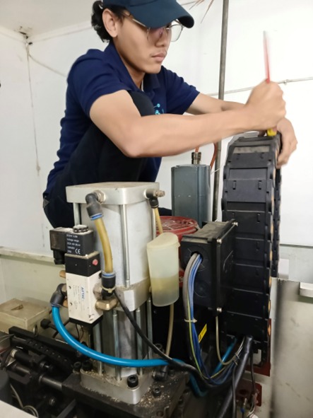 Repair machine CNC at PT Usaha Saudara Mandiri